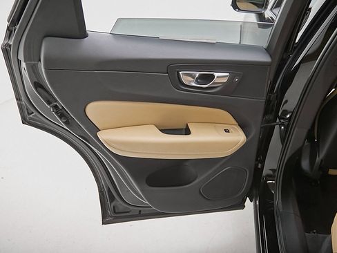 Certified 2023 Volvo XC60 B5 Ultimate w/ Protection Package Premier image 18