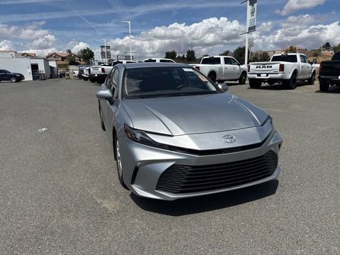 Used 2025 Toyota Camry LE w/ Convenience Package image 15