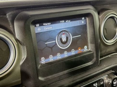 Used 2018 Jeep Wrangler Unlimited Sahara w/ Dual Top Group AWD/4WD image 14