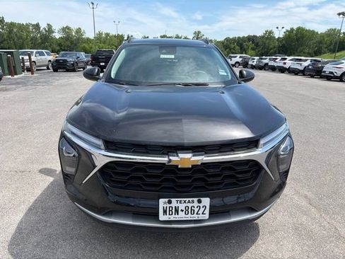 Used 2025 Chevrolet Trax LT FWD image 5