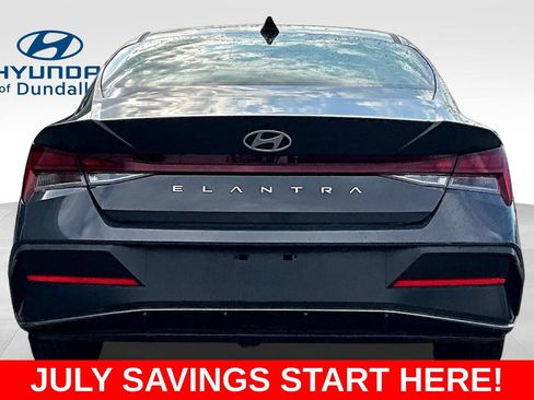 Used 2024 Hyundai Elantra SEL w/ Convenience Package FWD image 5