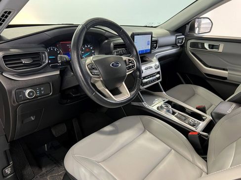 Used 2021 Ford Explorer XLT w/ Equipment Group 202A image 28