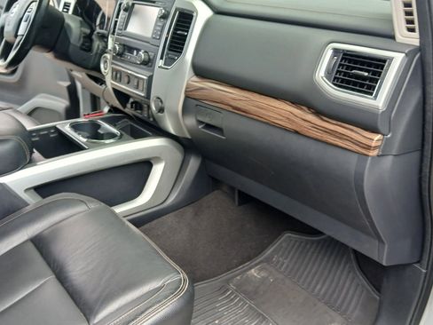 Used 2017 Nissan Titan SL RWD image 22