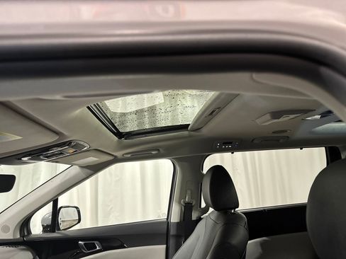 Used 2024 Kia Carnival SX Prestige FWD image 15