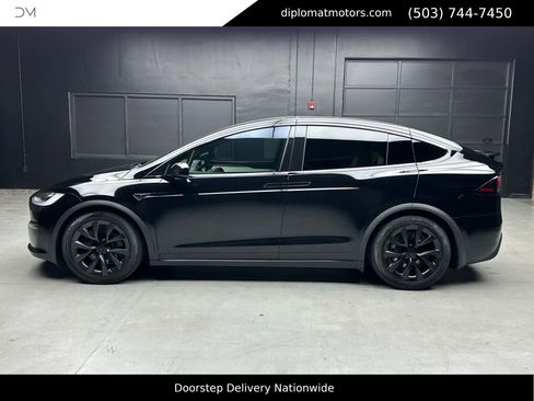 Used 2023 Tesla Model X image 3
