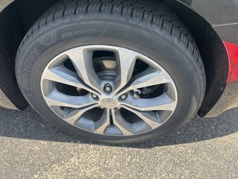 Used 2017 Chrysler Pacifica Limited FWD image 8
