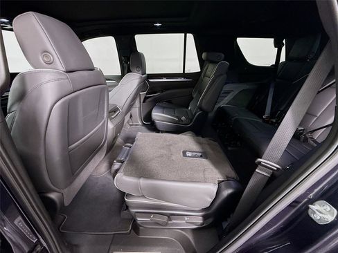 Used 2025 Cadillac Escalade Premium Luxury AWD/4WD image 5