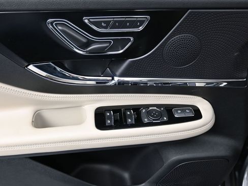 Used 2025 Lincoln Corsair FWD image 12