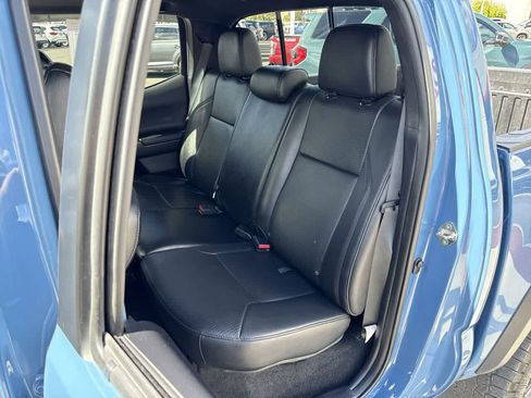Used 2019 Toyota Tacoma TRD Off-Road w/ TRD Premium Off Road Package AWD/4WD image 12