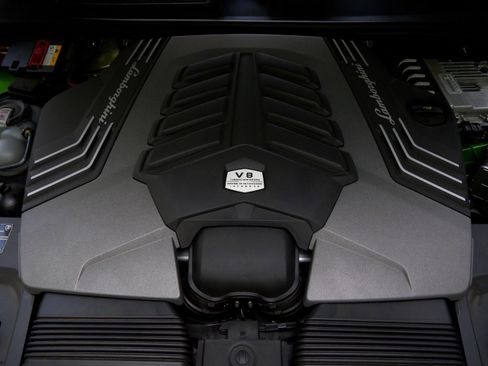 Used 2023 Lamborghini Urus Performante AWD/4WD image 42