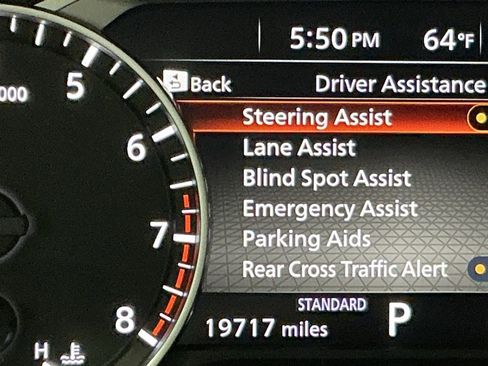 Used 2025 Nissan Pathfinder SV image 5