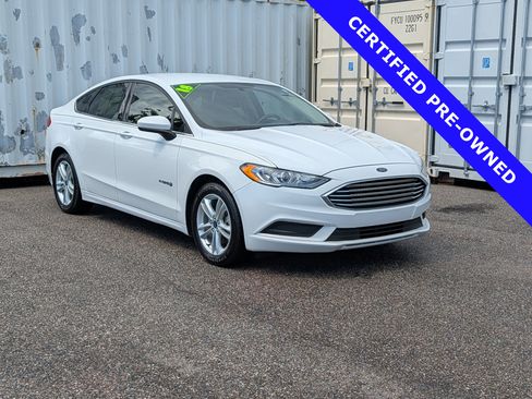 Certified 2018 Ford Fusion SE FWD image 2