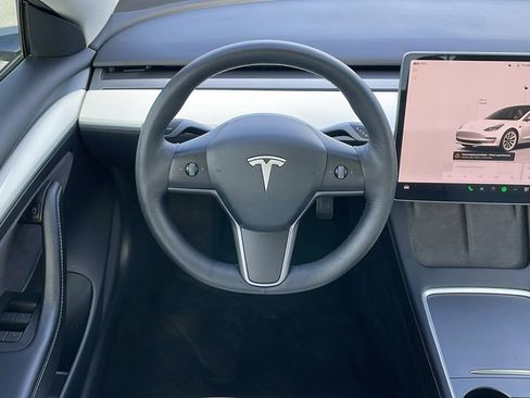 Used 2022 Tesla Model 3 Standard Range image 12
