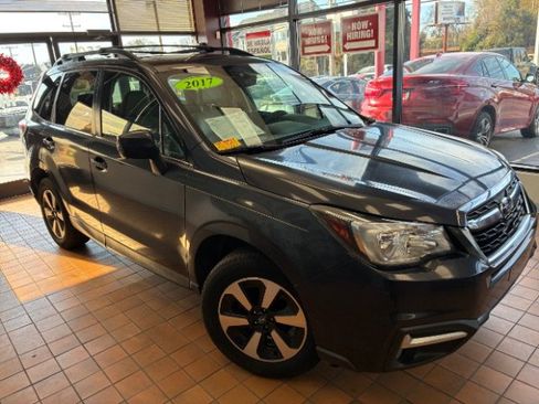 Used 2017 Subaru Forester 2.5i Limited image 1