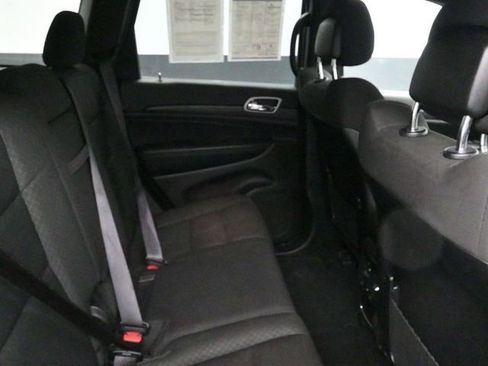 Used 2021 Jeep Grand Cherokee Laredo AWD/4WD image 13