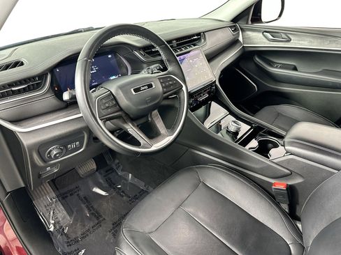 Used 2022 Jeep Grand Cherokee L Limited image 9