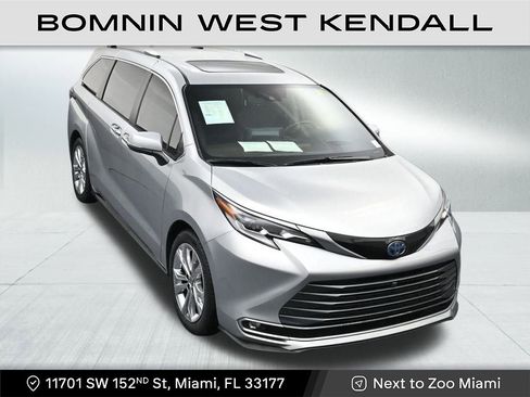 Used 2023 Toyota Sienna Platinum image 19