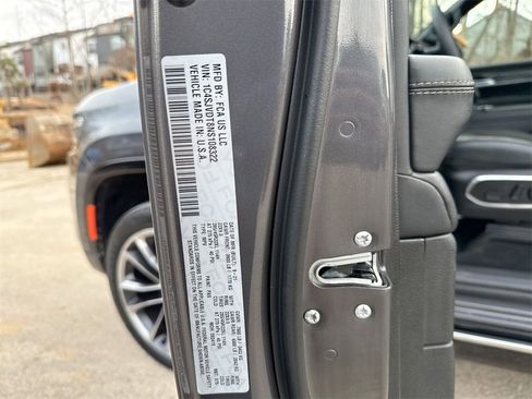 Used 2022 Jeep Wagoneer Series III w/ Premium Group I image 25