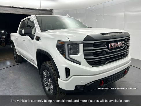 Used 2025 GMC Sierra 1500 AT4 image 8