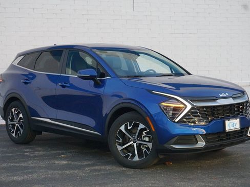 Used 2025 Kia Sportage EX image 3