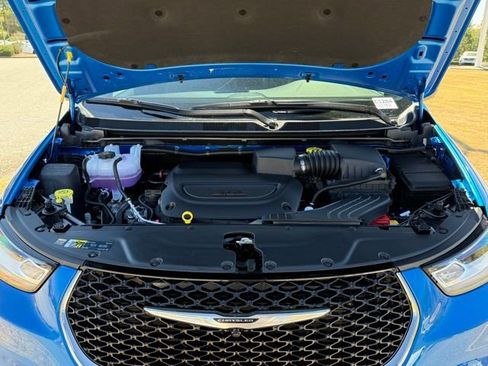 New 2026 Chrysler Pacifica Select FWD image 31