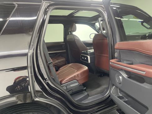 Used 2024 Ford Expedition Limited image 21