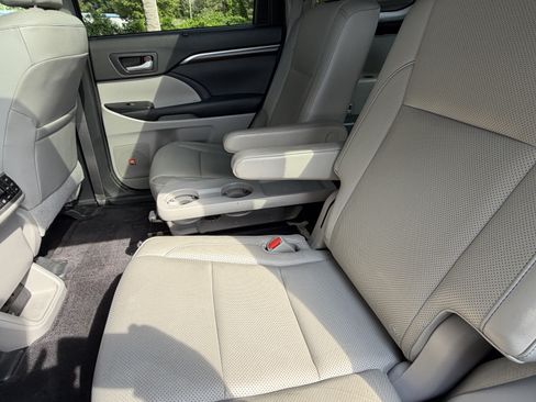 Used 2016 Toyota Highlander Limited Platinum AWD/4WD image 32
