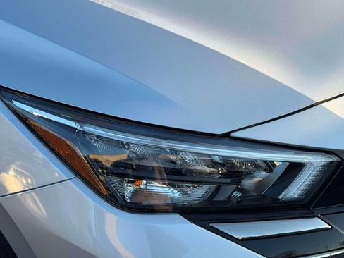 Certified 2025 Nissan Versa SR w/ Trunk Package image 9