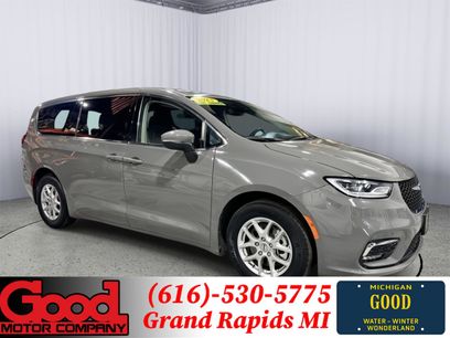 Used 2023 Chrysler Pacifica Touring-L