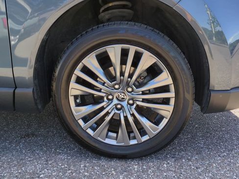 Certified 2021 Toyota Venza XLE w/ Softex Package AWD/4WD image 11