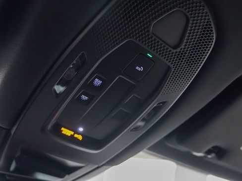 Certified 2025 Porsche Cayenne image 28