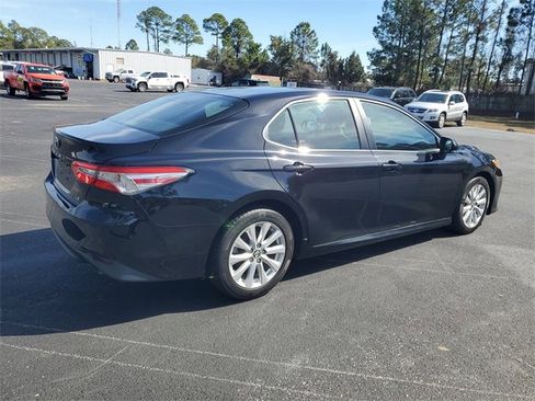 Used 2018 Toyota Camry LE w/ Convenience Package image 6