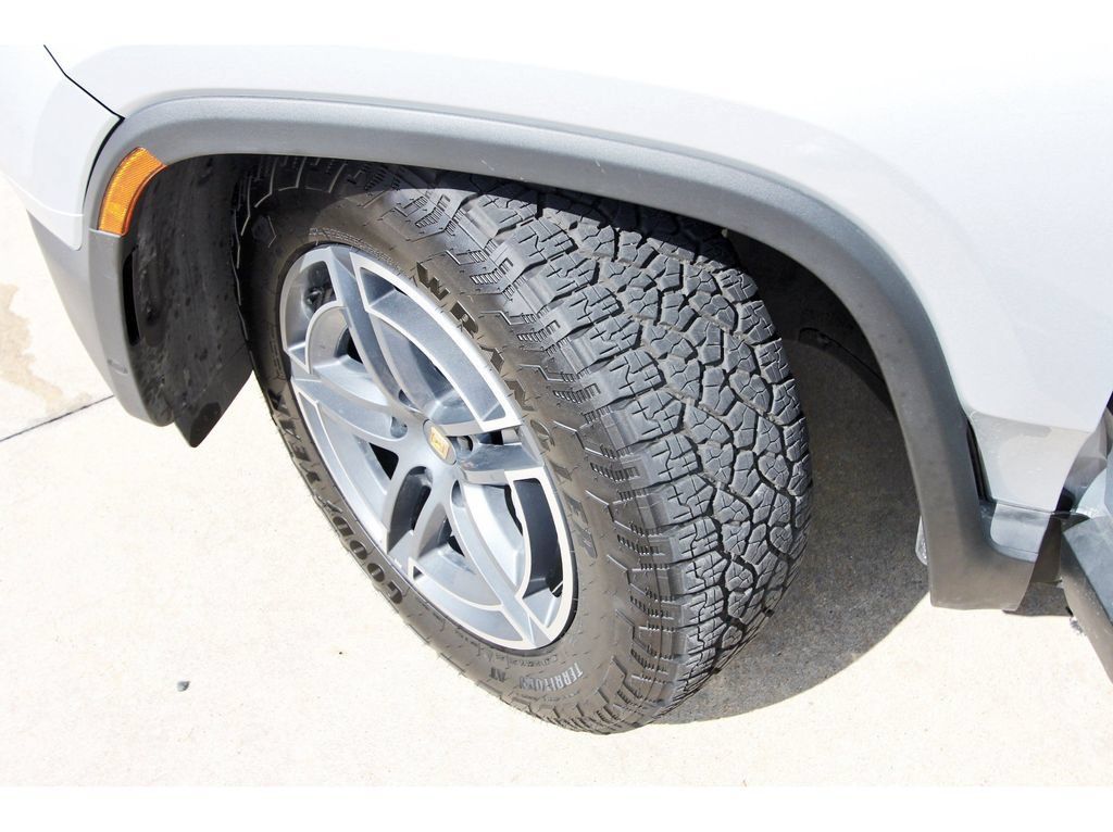Used 2026 Rivian R1S Adventure Dual AWD/4WD image 33
