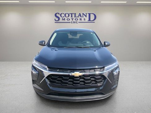 Used 2025 Chevrolet Trax LS FWD image 3