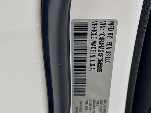 Used 2023 Jeep Grand Cherokee Laredo image 12