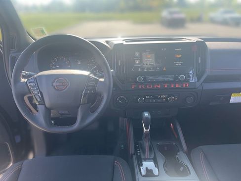 Used 2025 Nissan Frontier PRO-4X image 18