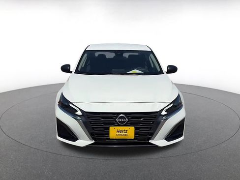 Used 2025 Nissan Altima 2.5 SV FWD image 3
