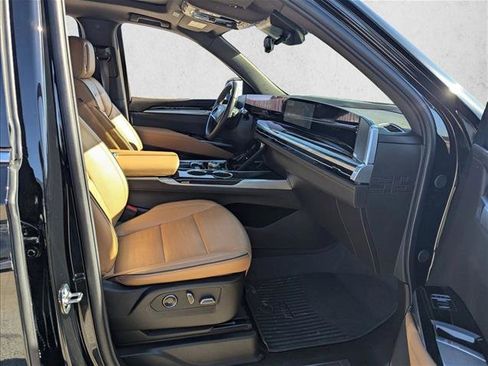 Used 2025 Cadillac Escalade ESV Premium Luxury w/ Touring Package image 19