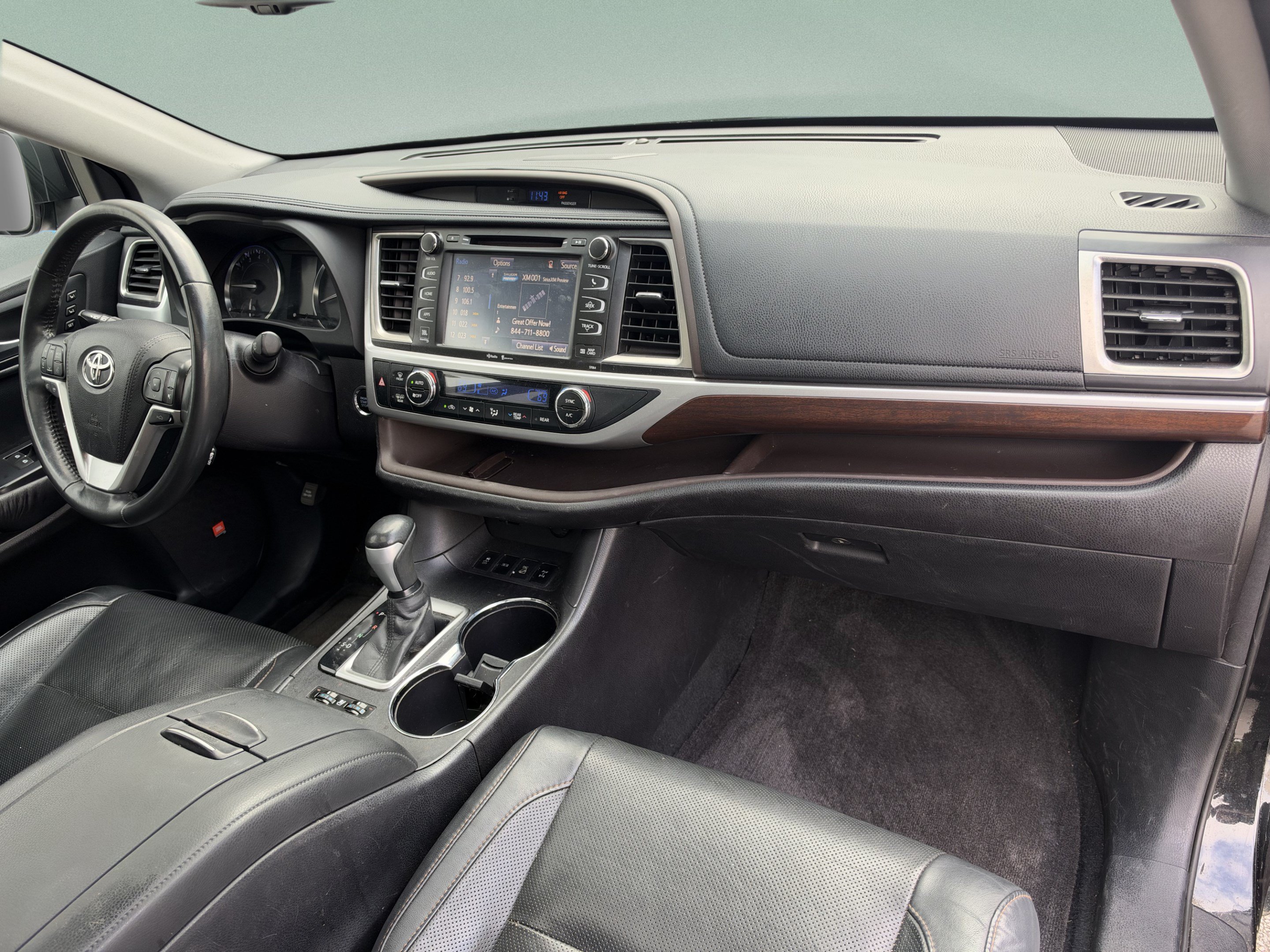 Used 2015 Toyota Highlander Limited w/ Driver Technology Package AWD/4WD image 19