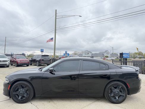 Used 2016 Dodge Charger SXT w/ Blacktop Package image 4