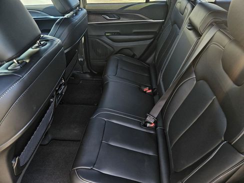 New 2025 Jeep Grand Cherokee Limited image 29