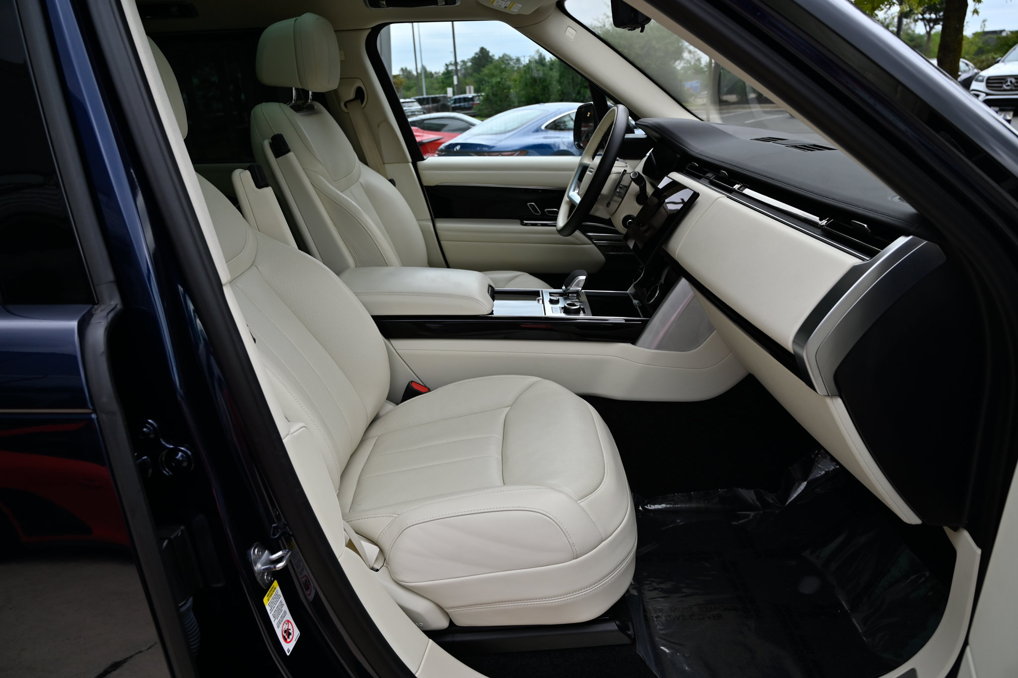 Used 2023 Land Rover Range Rover Long Wheelbase SE AWD/4WD image 60