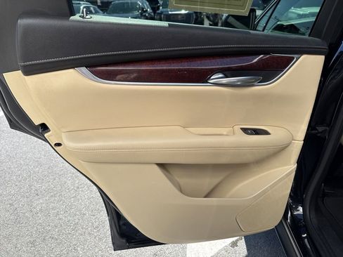 Used 2018 Cadillac XT5 Luxury image 38