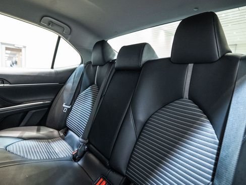 Used 2022 Toyota Camry SE image 30