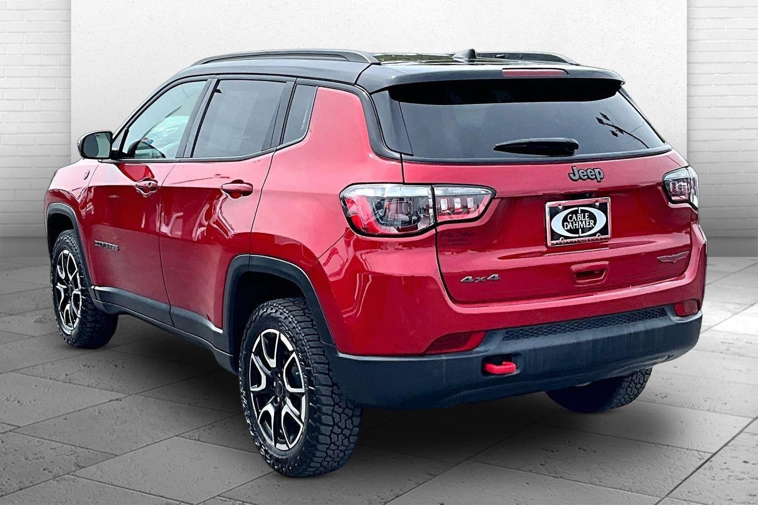 Used 2025 Jeep Compass Trailhawk AWD/4WD image 11