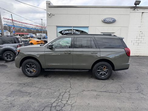 Used 2025 Ford Expedition Tremor image 2