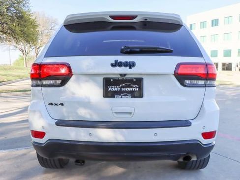 Used 2018 Jeep Grand Cherokee Laredo image 6