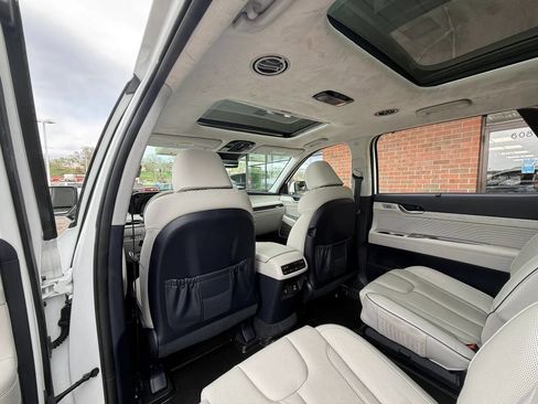 Used 2023 Hyundai Palisade Calligraphy image 29