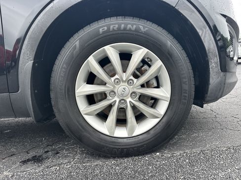 Used 2016 Kia Sorento FWD image 13