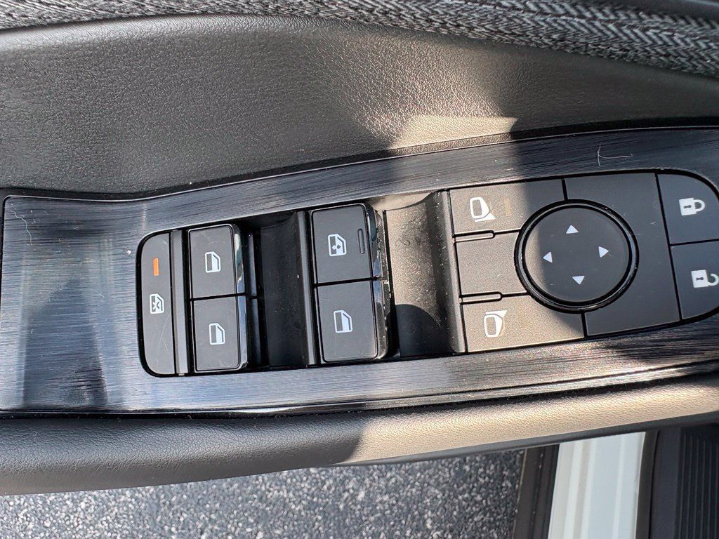 Used 2023 Nissan Rogue S AWD/4WD image 26